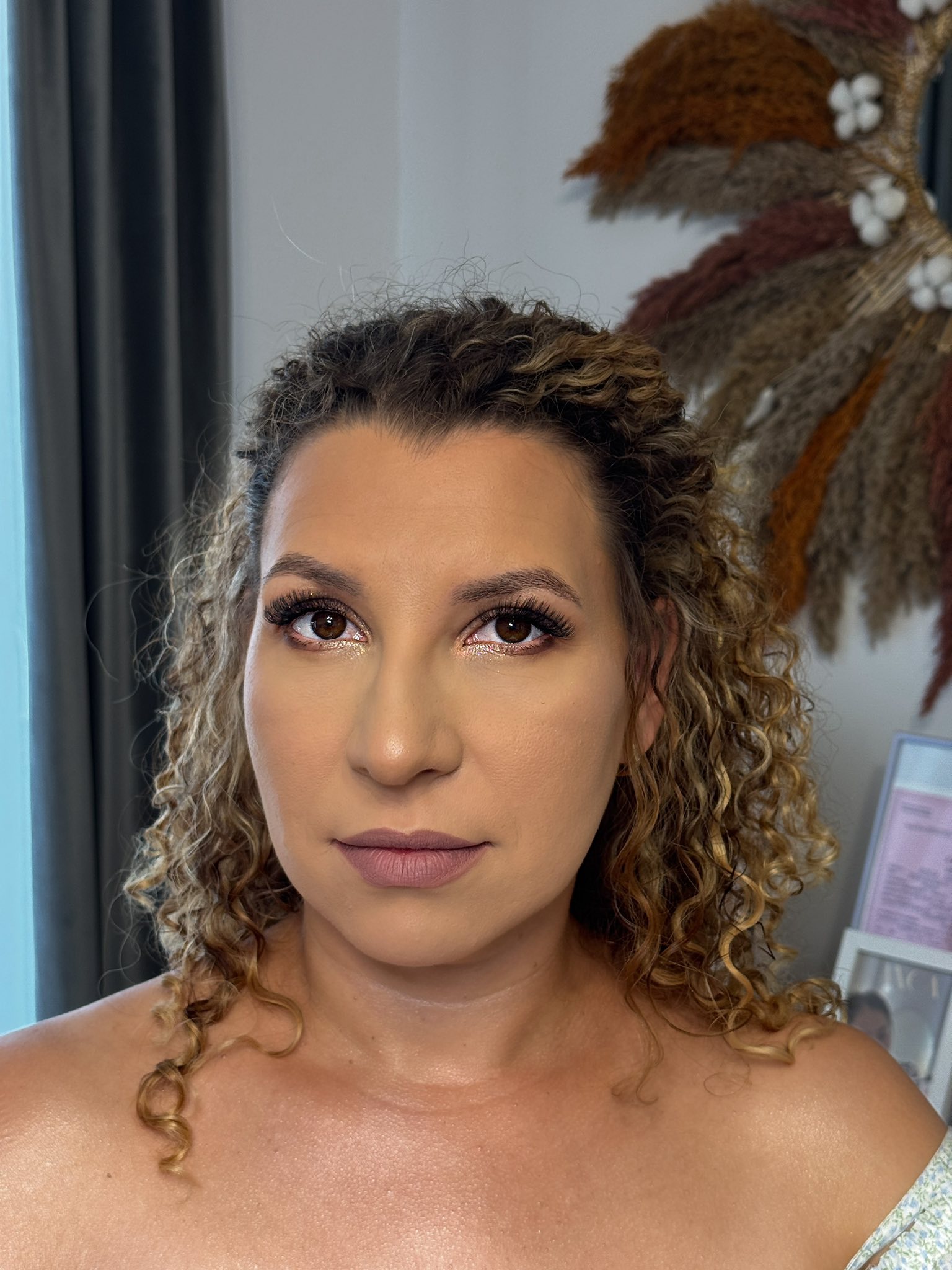 Machiaj pentru ședințe foto în Timișoara – trucuri pentru un look impecabil în imagini